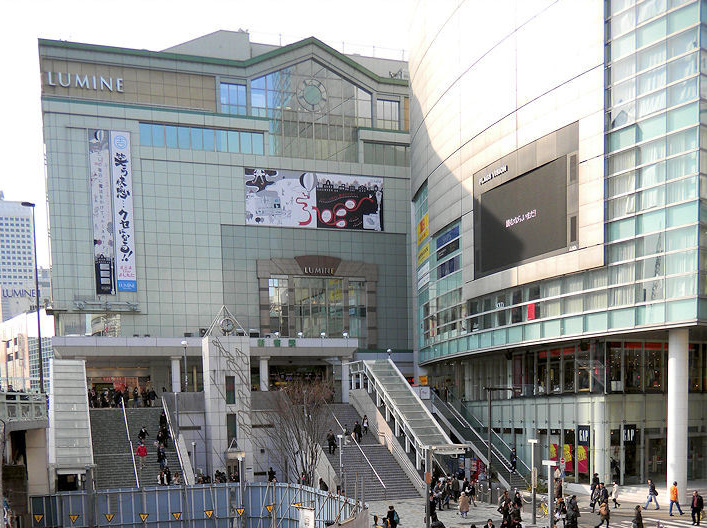 新宿駅東南口街頭サンプリング写真2